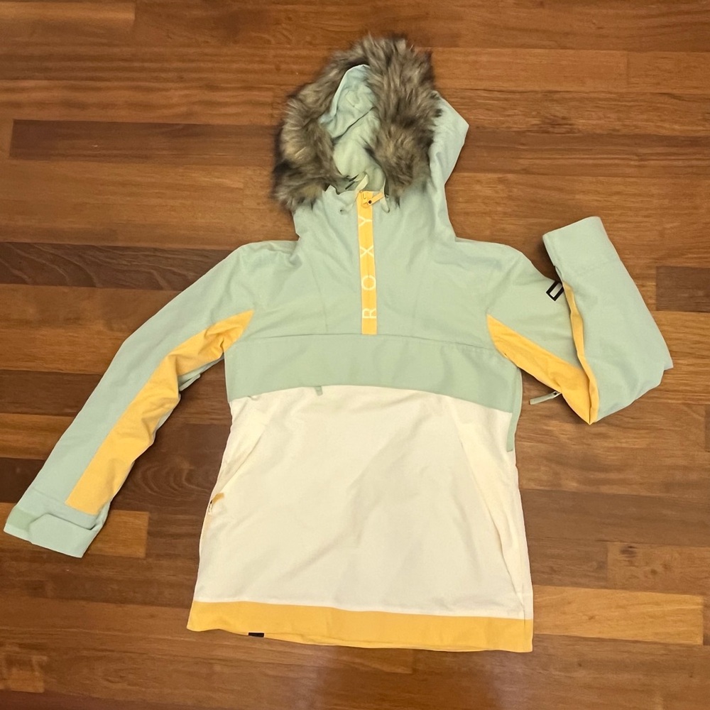 Roxy Mint and Yellow Hoodie with Faux Fur Trim. Worn once. EUC.